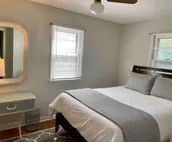 Eastside Terre Haute cottage near Rose-Hulman