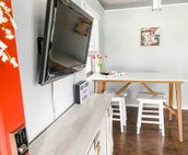 Centrally located cozy cottage, near KU campus