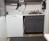 Retro Down Under/Basement Apartment