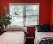 Centrally located cozy cottage, near KU campus