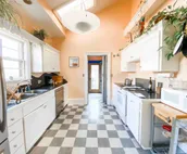 Spacious, historic, artsy downtown home