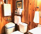 Lazy Daze Cottage with Great Lake Views