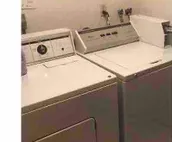 2 BR Comfy, Clean, Close to Airport.
