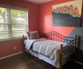 Centrally located cozy cottage, near KU campus