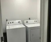 Central Location to Downtown 3bed 2bath