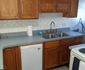 All Brick Retreat! Cozy 2 bedroom home. Near parks