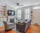 5-Star Charming Philly Townhouse in Museum Area