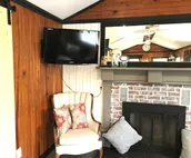 Lazy Daze Cottage with Great Lake Views