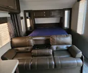 nice camper, 1 queen size bed, 2 kids, 2 fold out beds