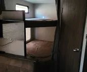 nice camper, 1 queen size bed, 2 kids, 2 fold out beds