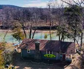 Cabin on the river, great views, swim access