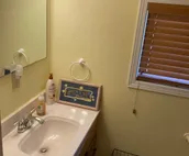Clean, Quiet & Cozy Downtown Hays Home