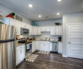 Luxury 2B Condo - Heated Garage. 103 (non-smoking)