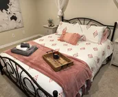 Cozy Master Bdrm  & Private Bath ♡ Downtown RS