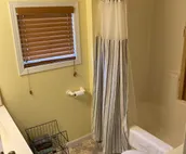 Clean, Quiet & Cozy Downtown Hays Home