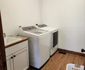 NEW townhouse, quiet area, perfect for up to 14!