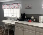 Cozy & clean home just 5 min off I80