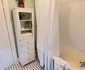 Apple Creek Guest House - The Pines Room
