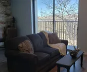 Upper Level Gorgeous Downtown Apt 2 bed/2bath