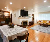 Cheerful home with indoor Fireplace & King beds