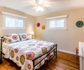 PRIVATE HOME WITH GRAND KITCHEN IN FORT WAYNE