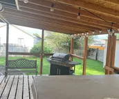 Cheerful private 4 bedroom lodge with hot tub