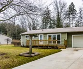 PRIVATE HOME WITH GRAND KITCHEN IN FORT WAYNE