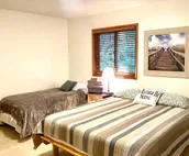 Timberline Treehouse Chalet w/new large hot tub
