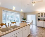 PRIVATE HOME WITH GRAND KITCHEN IN FORT WAYNE