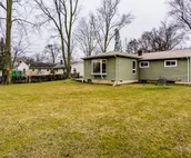 PRIVATE HOME WITH GRAND KITCHEN IN FORT WAYNE