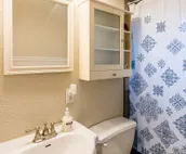 PRIVATE HOME WITH GRAND KITCHEN IN FORT WAYNE