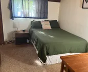 Cheerful private 4 bedroom lodge with hot tub