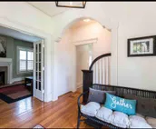 Center of Highlands! +2500 sq ft Awesome Location