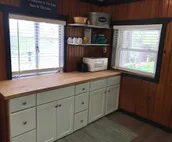 Lazy Daze Cottage with Great Lake Views