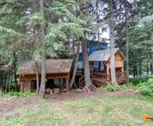 Timberline Treehouse Chalet w/new large hot tub