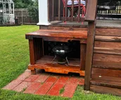 The Yellow Cottage with an Inviting Hot Tub
