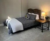 Cozy, Newly Remodeled 2 bedroom home