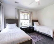 Center of Highlands! +2500 sq ft Awesome Location