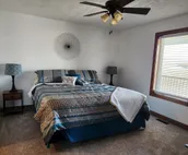 NEW townhouse, quiet area, perfect for up to 14!