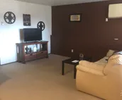 2 BR Comfy, Clean, Close to Airport.