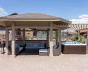 Entire home, hot tub, and putting green!