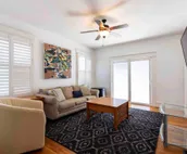 Center of Highlands! +2500 sq ft Awesome Location