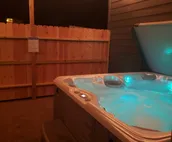 Inspiration Ranch-HOT TUB/lower unit/SUPER CLEAN!!