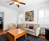 Center of Highlands! +2500 sq ft Awesome Location