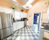 Spacious, historic, artsy downtown home