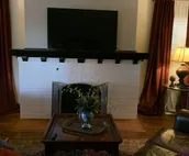 Sophisticated Home 
Art District 
4-5 Bedrooms
