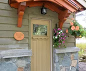 Carriage House's Cozy Timberframe Cottage-Tecumseh