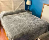 Limestone house w/hunting options & massage chair