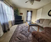 Lovely 2nd floor apartment & patio, walk downtown