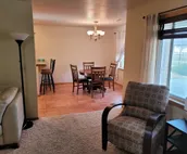 Cheerful 2-bedroom home!